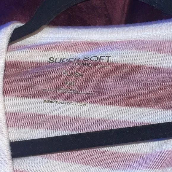 Super Soft Plush Stripe Top By Torrid Size 00/Medium - Picture 3 of 3